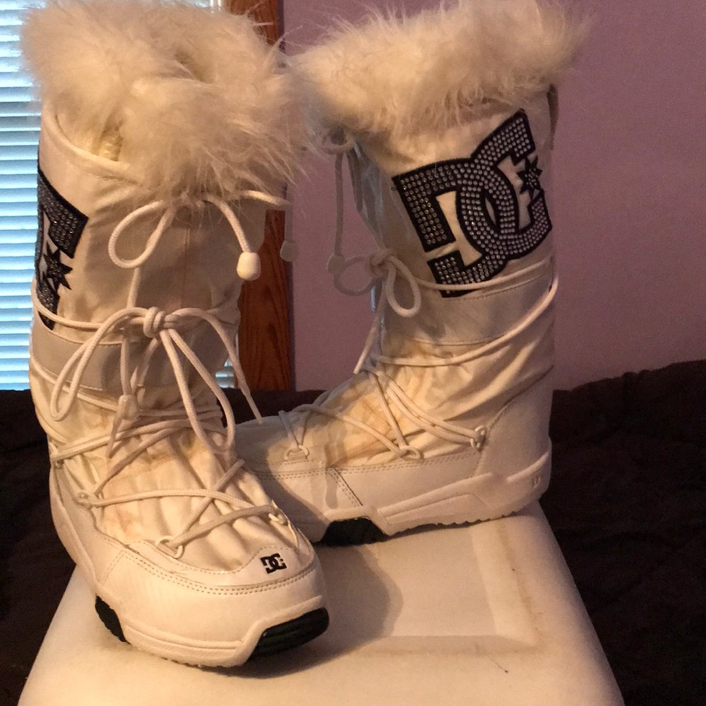 Size M (6-7), worn